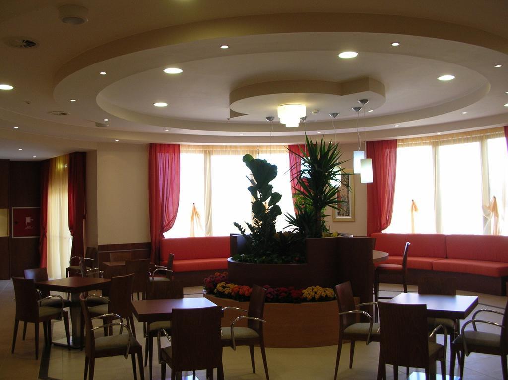 Hermes Hotel โปลิโกโร ภายนอก รูปภาพ