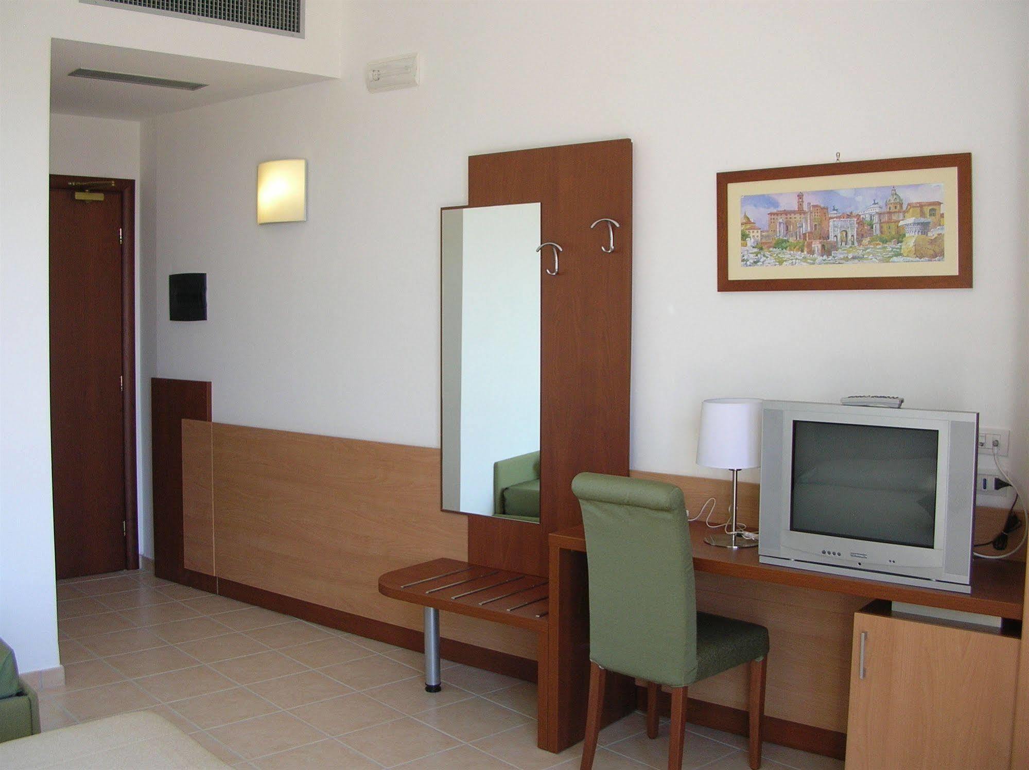 Hermes Hotel โปลิโกโร ภายนอก รูปภาพ